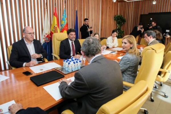 Alicante estudia la sentencia de los depósitos para evaluar alternativas; el Consell opta por el silencio 