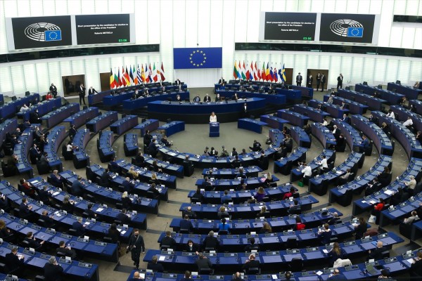 La Eurocámara aprueba la salida coordinada de la Unión Europea de la Carta de la Energía