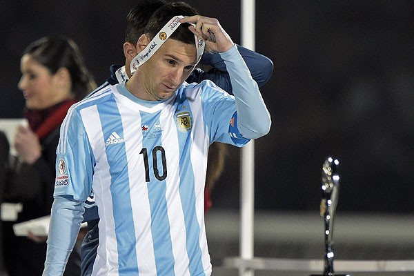 Messi anuncia que deja la selección argentina