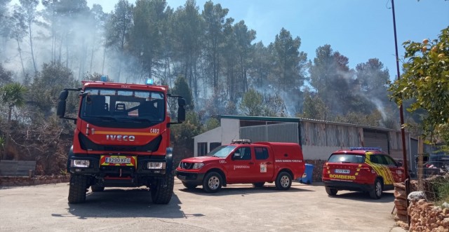 Movilizados medios aéreos y terrestres a dos incendios forestales declarados en Carlet y Onda