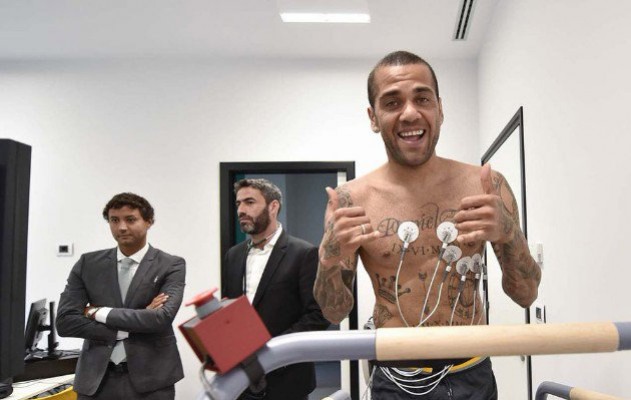 Dani Alves pasa reconocimiento médico con el Juventus