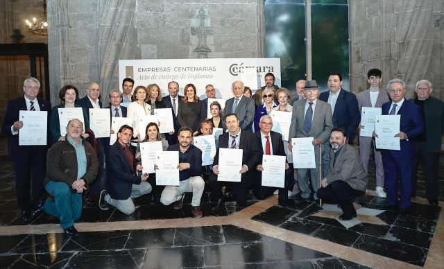 Cámara Valencia reconoce la trayectoria centenaria de veinte empresas