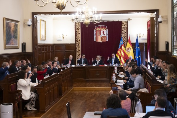 El PP y Vox en la Diputación rechazan mociones del PSOE contra las leyes de Concordia y Libertad Educativa