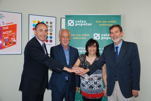 FESA recibe el cheque solidario de la Volta a Peu València