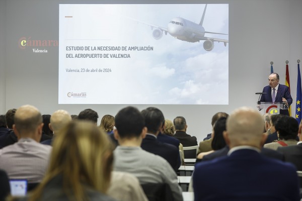 Un informe apunta que la economía valenciana perdería 933 millones al año sin la ampliación del aeropuerto

