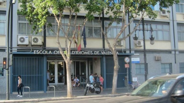 El Consell dice que el 45% de los grupos de las EOI están por debajo de las ratios mínimas establecidas
