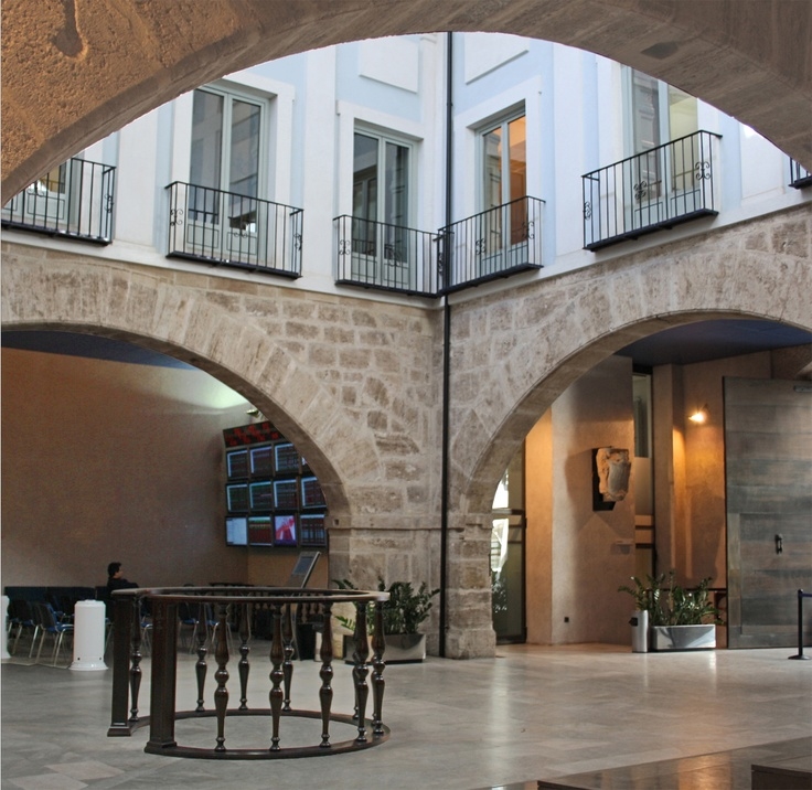 Batacazo de la Bolsa de Valencia: cae en beneficio y ventas frente a la resistencia de Madrid y Barcelona