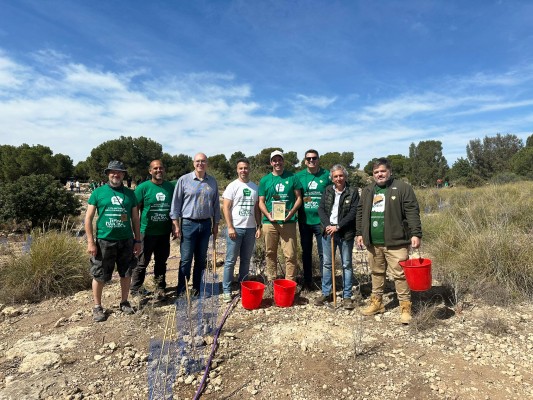 Más de 200 personas participan en la restauración ecológica de Orgegia de Terra Natura y Alicante Renace