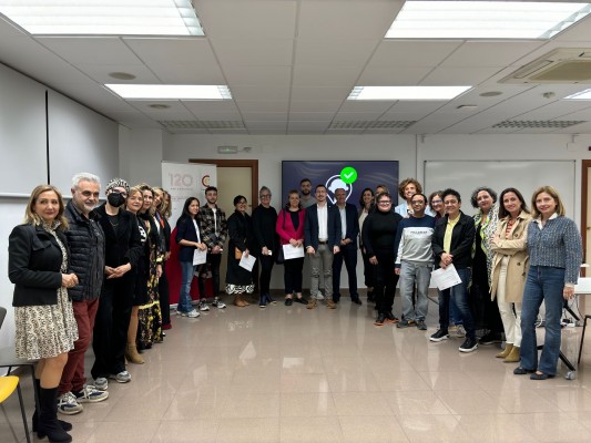 La Cámara de Comercio y el Ayuntamiento ofrecen asesoramiento digital a 15 comercios de Castelló