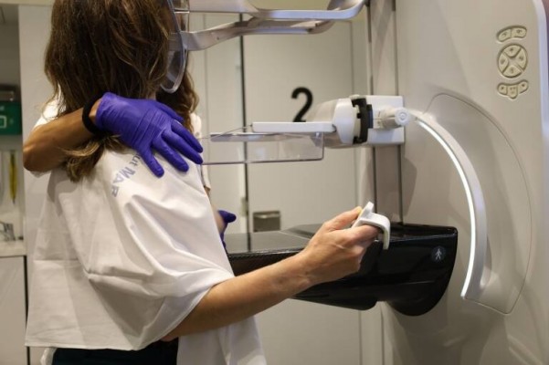 Sanidad cifra en 167.083 las mujeres que el Botànic dejó fuera del último cribado de cáncer de mama