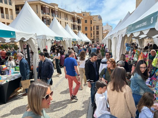 La Feria del Libro de Elche se salda con más de 7.000 ejemplares vendidos