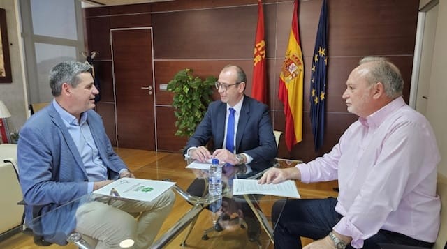 La Consejería de Educación se compromete al pago de los atrasos
y de los incrementos salariales pendientes a la Concertada