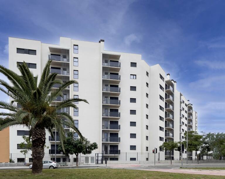 La compraventa de viviendas en España rompe con 13 meses de caídas tras subir un 5,8% en febrero 