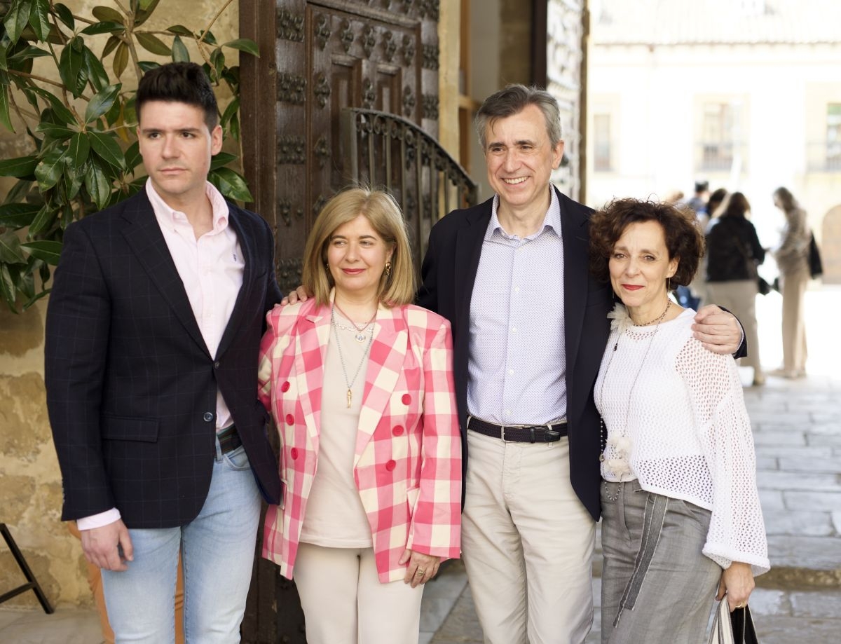 José Miguel Gámez, concejal de patrimonio; Antonia Álvarez, alcaldesa de Ubeda; Juan Naya, CEO de ISDIN, y Pilar Dominguez de Sigena Mágica   - 
