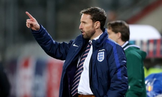 Southgate, favorito para sustituir Hodgson en una Inglaterra en estado shock
