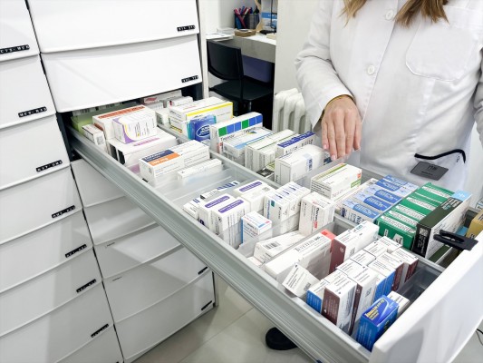 El PP pide en Les Corts eliminar de las farmacias el recorte del cupón en los medicamentos