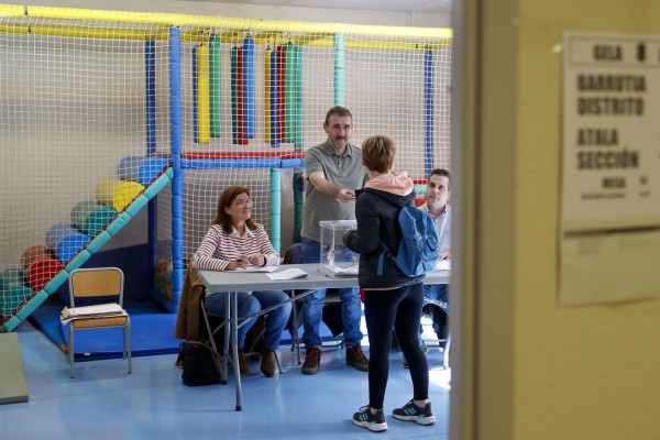 La participación en las elecciones vascas a las 13.00 horas es del 28%
