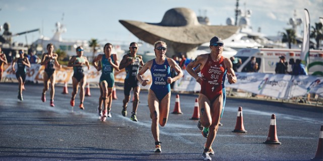 El francés Bergère y la danesa Madsen se alzan con el primer Medio Ironman de València