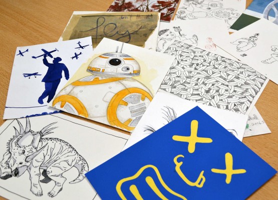250 artistas buscan el flechazo artístico con la donación de postales 'anónimas'
