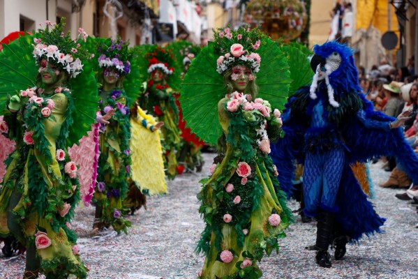 La cadencia y suntuosidad del bando moro cierran la primera jornada de las Fiestas de Alcoy