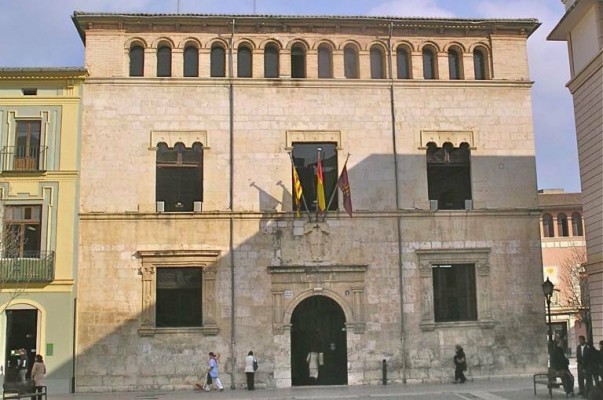 Vivienda licita las obras de rehabilitación de los edificios del grupo Plaza de la Ribera en Alzira