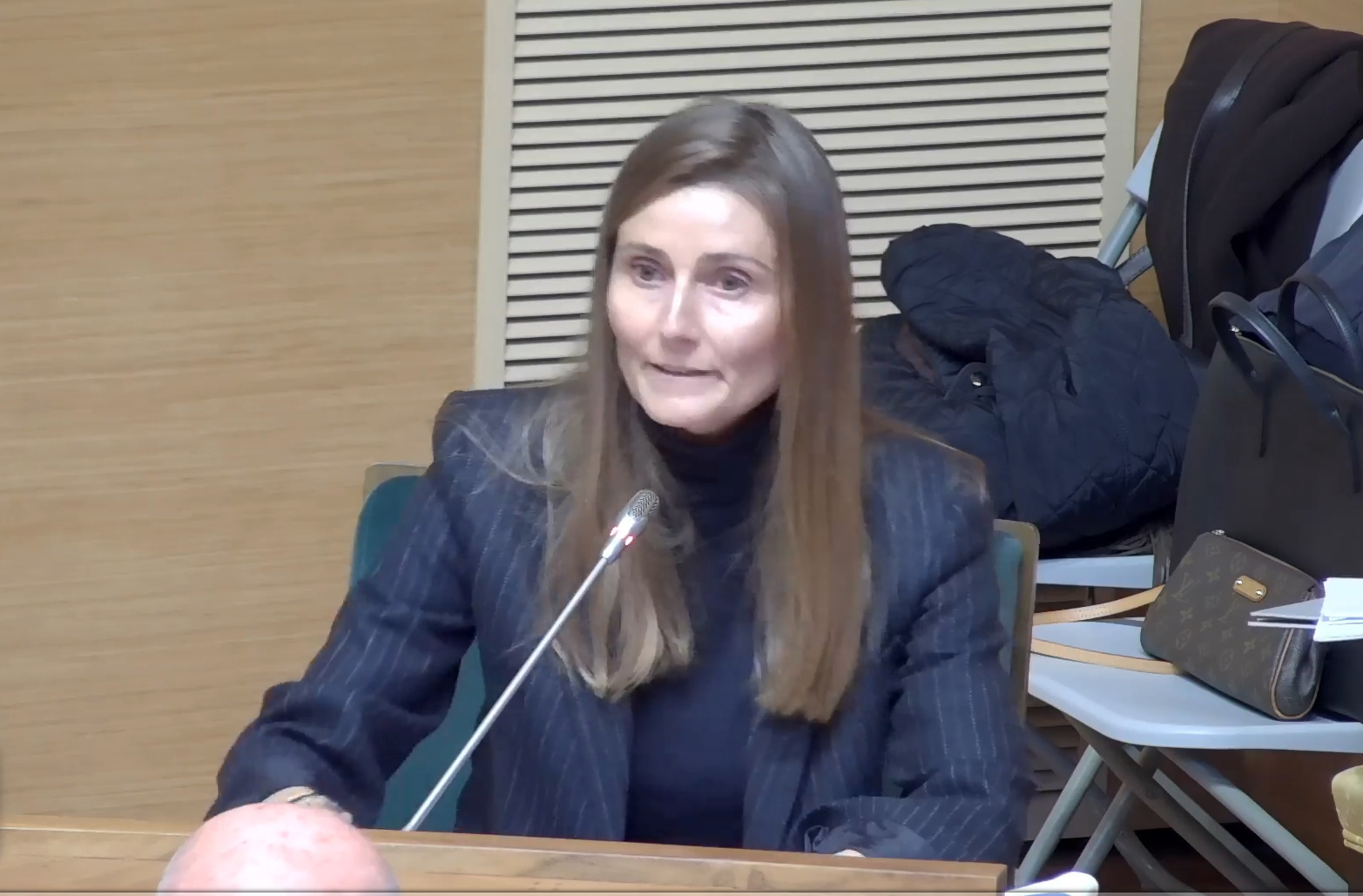 Compromís y PSPV piden cesar a Herrero (Vox) al espetar a Mbayé: 