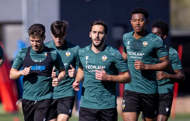 El tren del ascenso del Castellón pasa por Linarejos