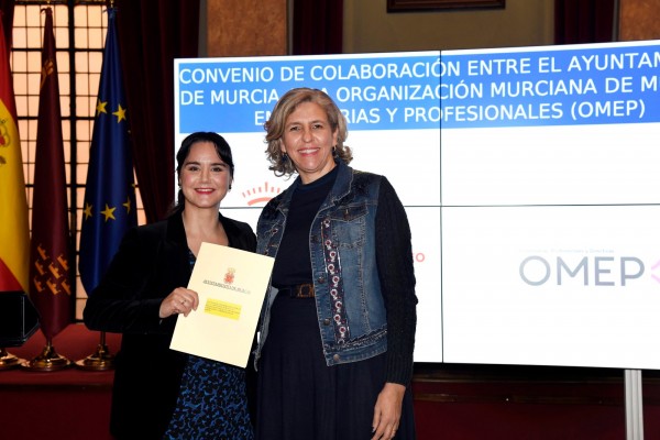 Voces femeninas cuentan 'Historias de emprendimiento' dentro de un ciclo de conferencias en Murcia