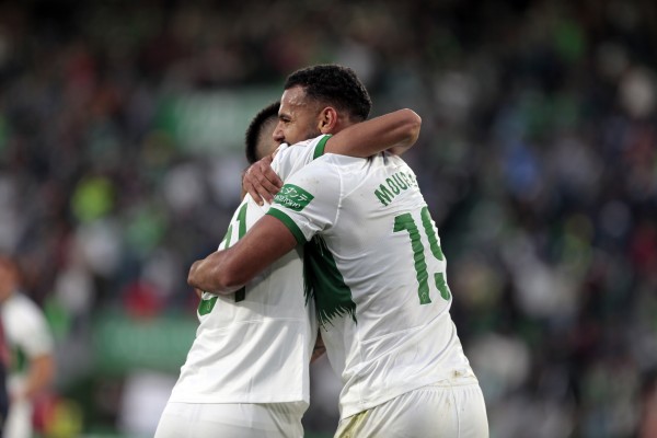 El Elche se levanta de la lona