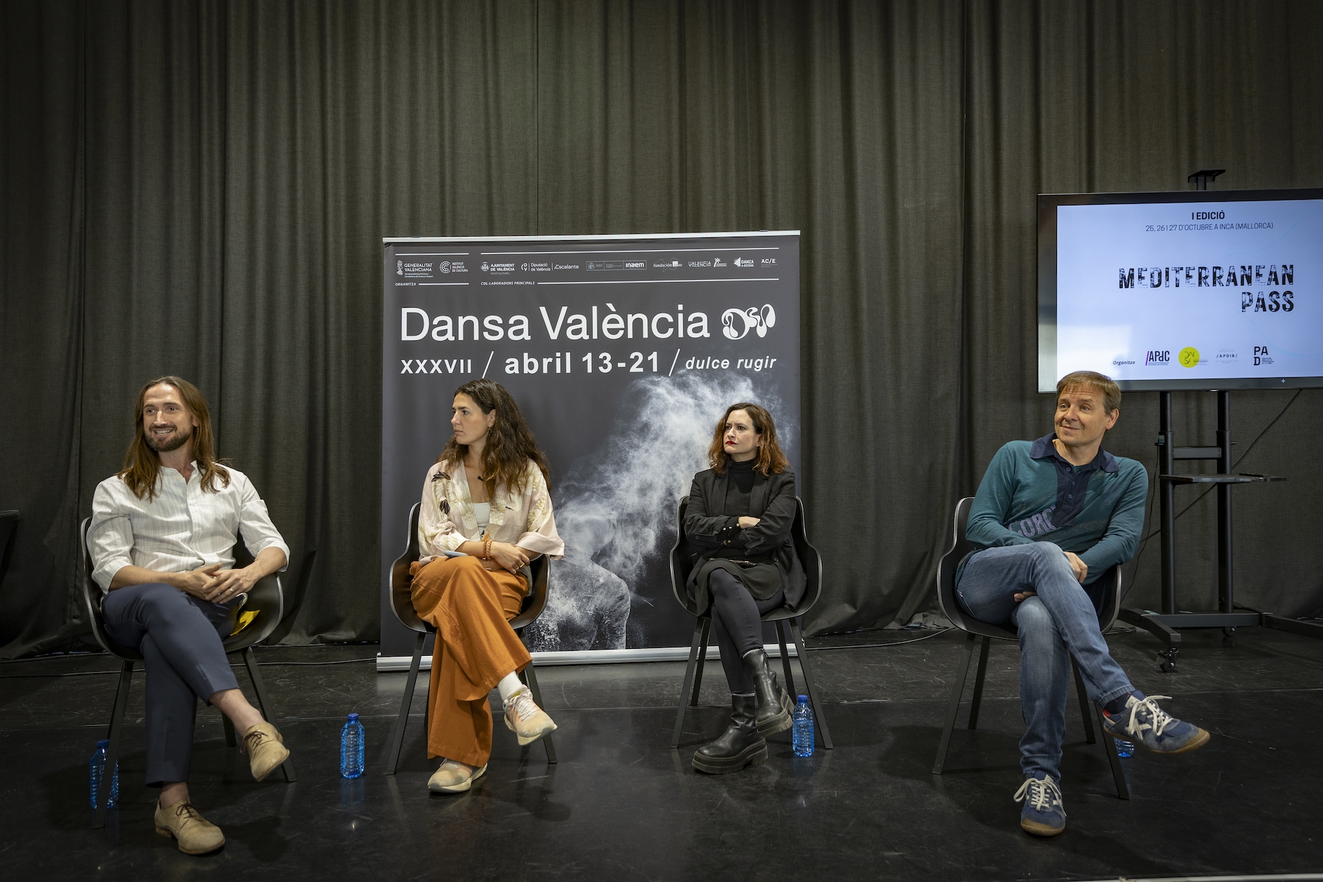 Pere Bodí, vicepresidente de la Associació de Professionals de la Dansa de la Comunitat Valenciana (APDCV); Maya Triay, vicepresidenta de la Associació Professional de Dansa de les Illes Balears (APDIB); María José Villar, presidenta de la Asociación - 