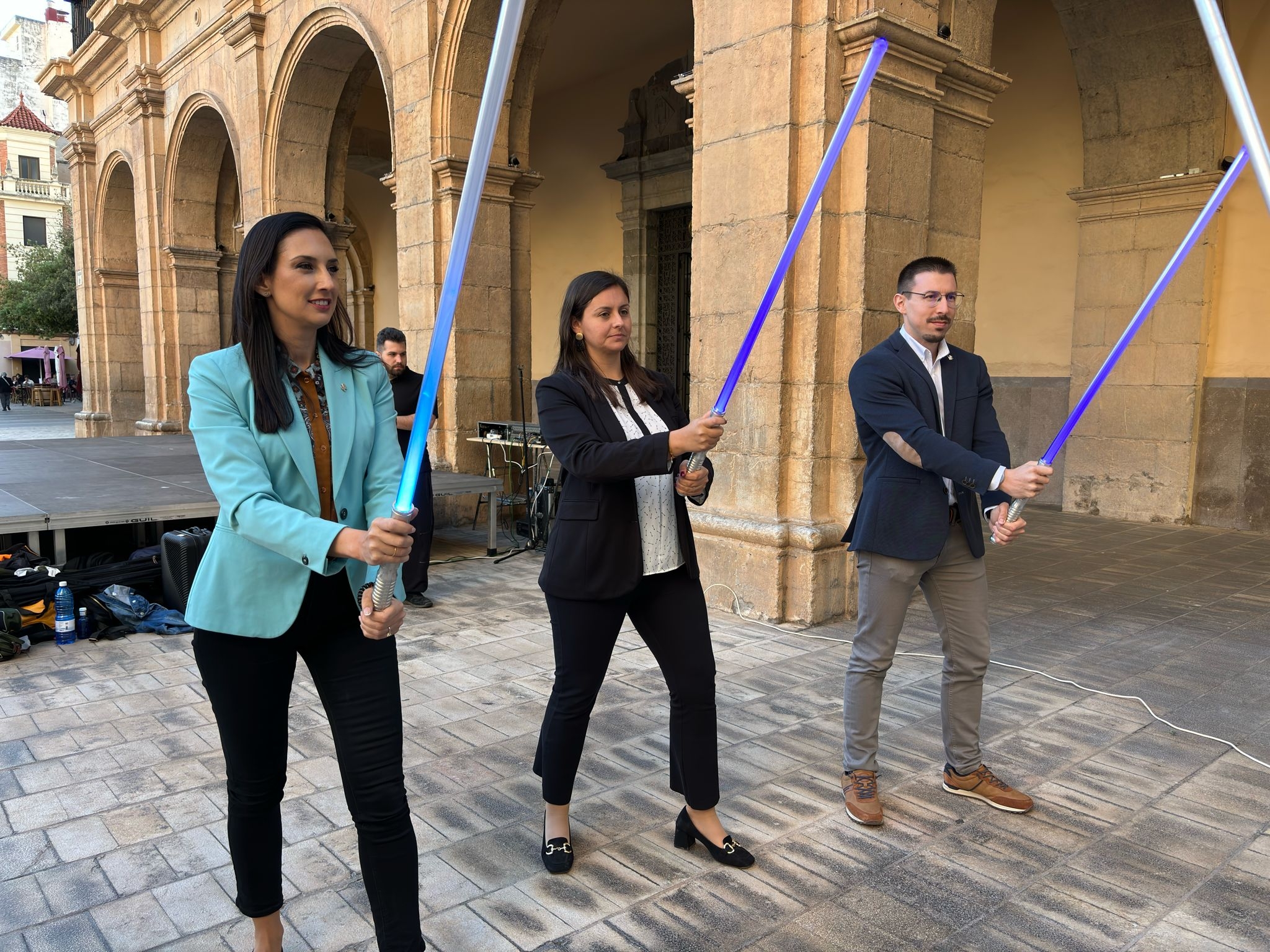 Baile, superhéroes o talleres: el 6º Salón del Cómic de Castelló se inaugura en la plaza Mayor