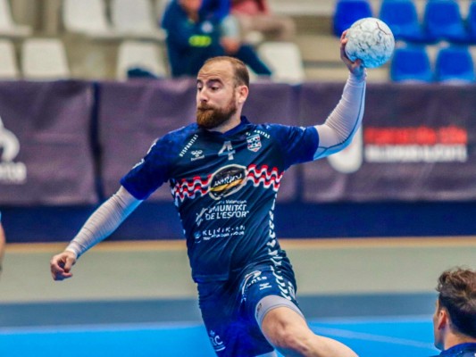 El Eón Horneo Alicante recibe al Barça Atlètic en la recta final

