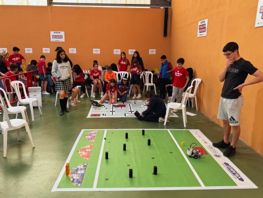 Més de 200 estudiants de 12 centres participen en la tercera edició del concurs de robòtica Vilabot