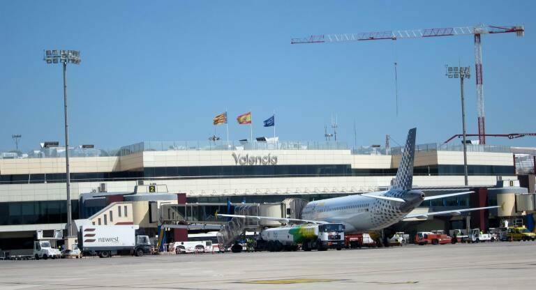 Aena anuncia la ampliación de los aeropuertos de Manises y El Altet