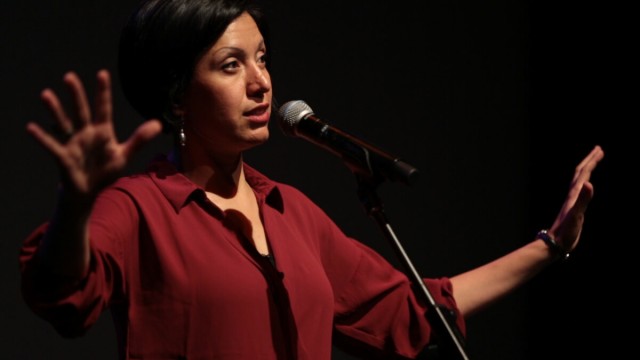 La artista palestina Rafeef Ziadah ofrece un recital de 