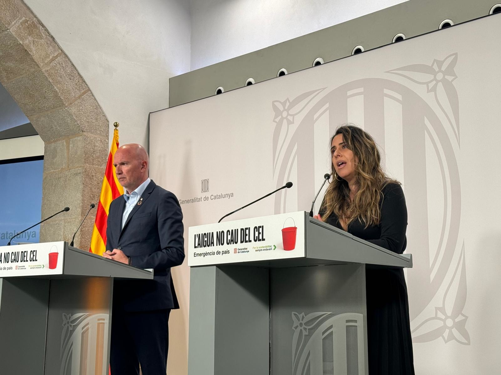 Cataluña instalará una desalinizadora flotante en el Puerto de Barcelona y descarta transportar agua en barcos
