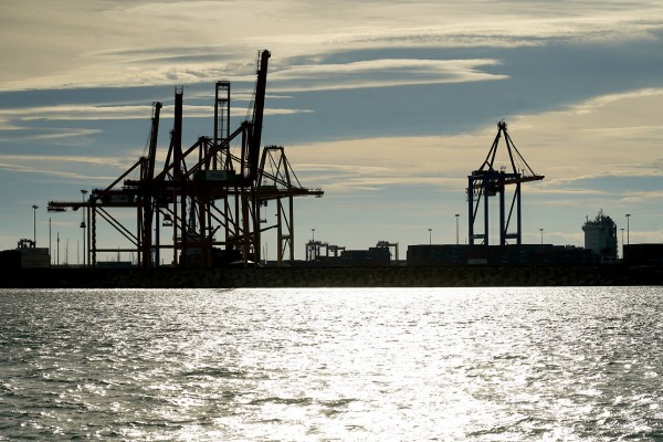El sector logístico insta al Consell a desarrollar un puerto seco para evitar el colapso de Valenciaport