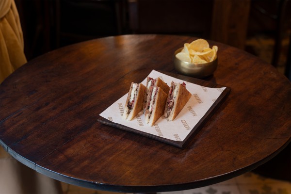 Alicante tiene nueva sandwichería de culto: Bikini Cóctel Bar