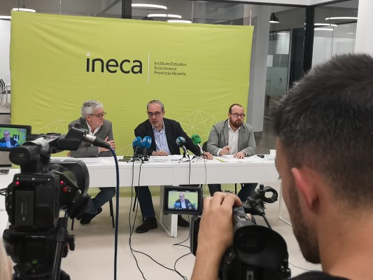 Las exportaciones continúan a la baja en Alicante pero hay una luz: se relaja el alza de precios