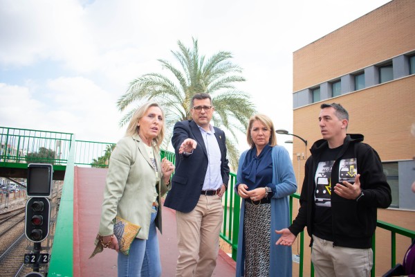 Camarero insta al gobierno a  tomar una “decisión inmediata” en el paso a nivel de Alfafar 