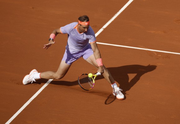 Nadal se despide de Barcelona con una digna derrota ante De Miñaur
