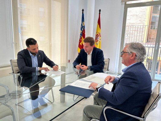 Sagunt firma la cesión de dos parcelas a la Generalitat para construir 200 viviendas públicas