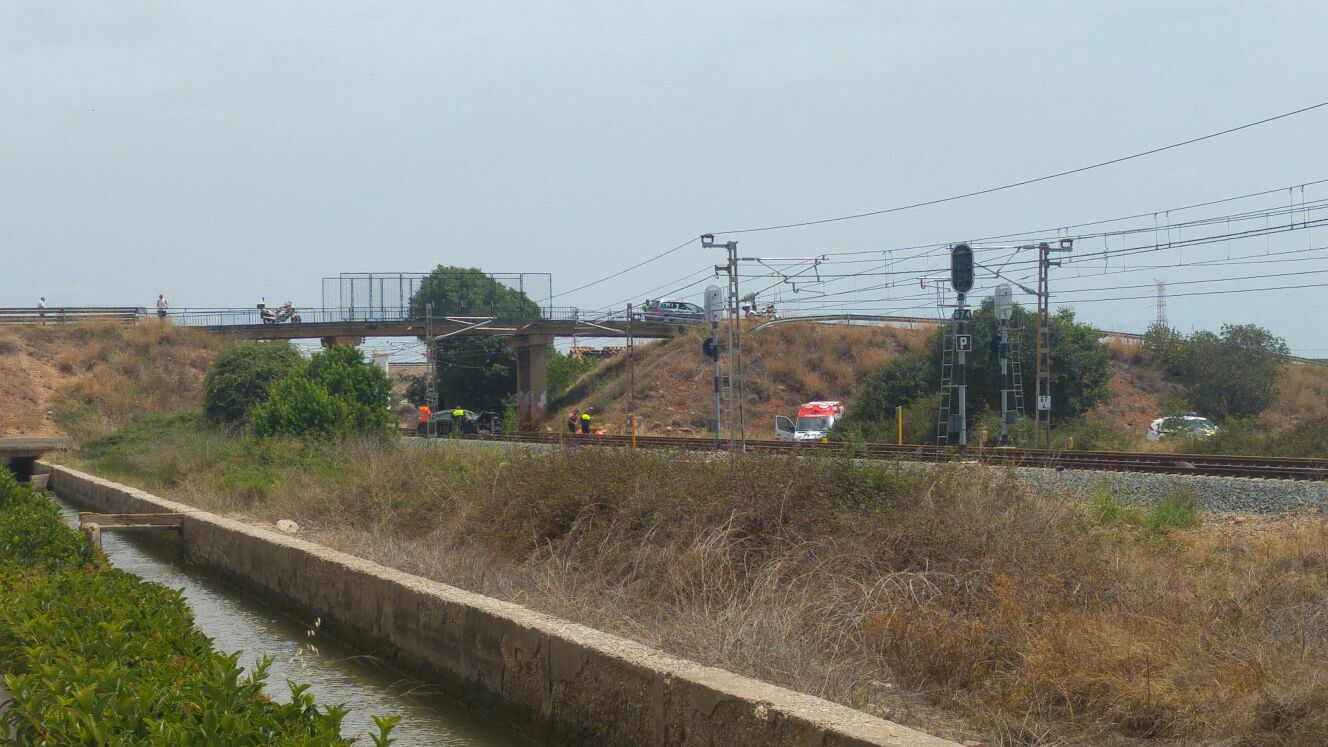 Cortado el tráfico de trenes entre la estación de Vila-real y Castellón por la caída de un vehículo