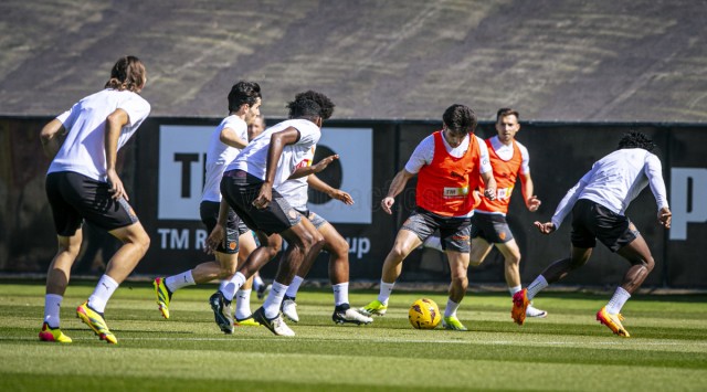 Baraja mira al Betis sin Gayà ni Yaremchuk, que serán baja el sábado en Mestalla

