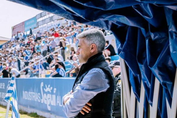 El Alcoyano apalabra la continuidad de Vicente Parras en el banquillo