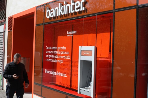 Bankinter, en modo vertical, busca superar los máximos recientes