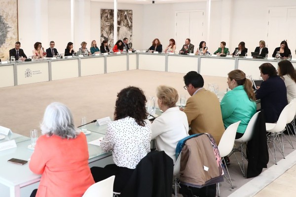 Noelia Arroyo pide a Sánchez más recursos para la lucha municipal contra la violencia machista 