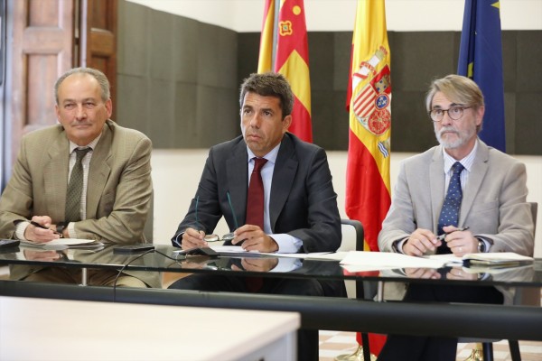 El comisario de Agricultura trasladará a la UE la exigencia de tratamiento en frío a todos los cítricos