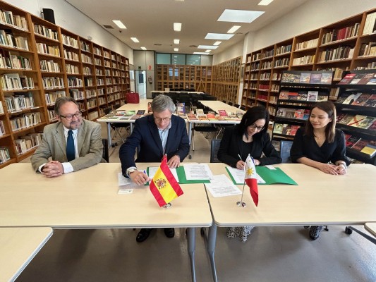 La Biblioteca de la UA inaugura una sección dedicada a Filipinas
