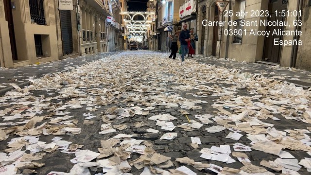 Alcoy reforzará con 35 personas la limpieza y recogida de residuos durante los Moros y Cristianos    